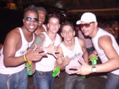 Oktober 10 Anos